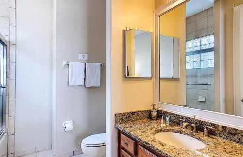 Two King En-Suites …Inside the Prestigious Reunion Resort - Foto 21