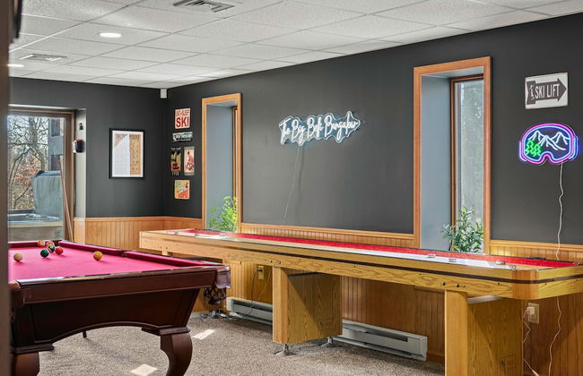 Lake View Chalet by Avantstay Lake Access Deck - Photo 20