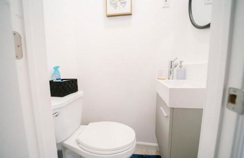 Modern 5BR DC Home Free Parking Steps from Metro Family-Friendly - Photo 48