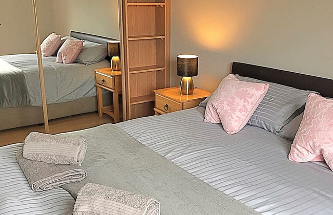 Immaculate 3-bed House With Private Secure Garden - Foto 3