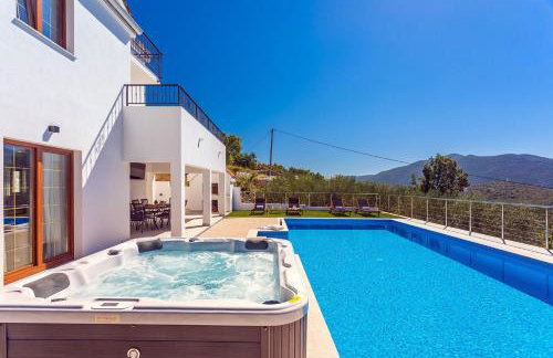 Villa Flora with a 53 sqm private pool with Cinema room with projector and 4 en-suite bedrooms - Foto 9