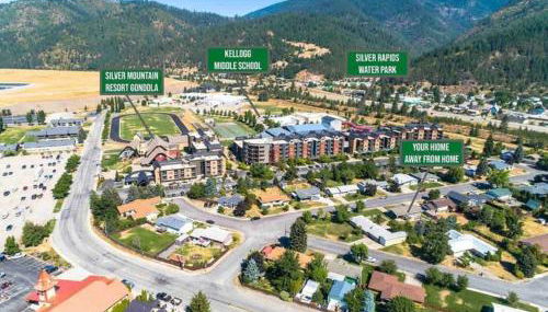 Photo Op with Sasquatch 2 min to walk Silver Mtn - Foto 3