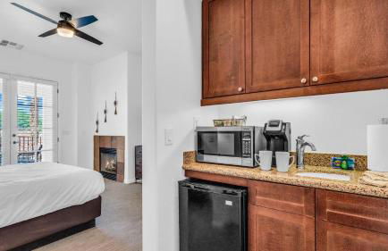 LV009 Private Upstairs Studio w Mountain Views - Photo 6