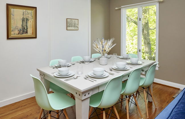 Prime Location! 5BR in Quaint Neighborhood! - Foto 9