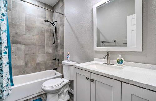 Peaceful Atascosa Home with Balcony and Deck! - Foto 23