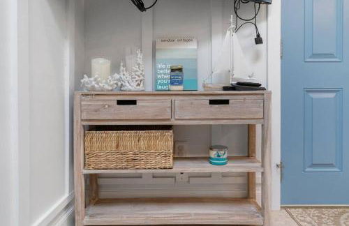 Two Cottages w/ Patios - Close to Beach - Foto 23