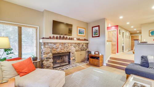 2 Mi to Diamond Peak! Corner-Unit Condo with Hot Tub - Foto 5