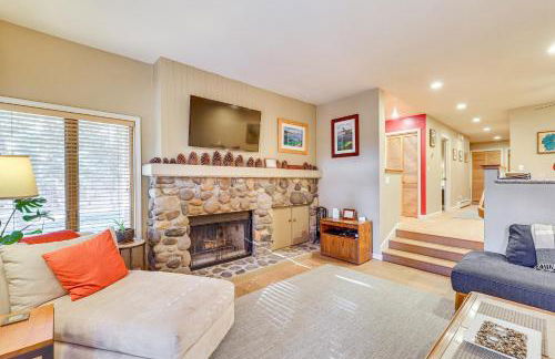 2 Mi to Diamond Peak! Corner-Unit Condo with Hot Tub - Foto 5