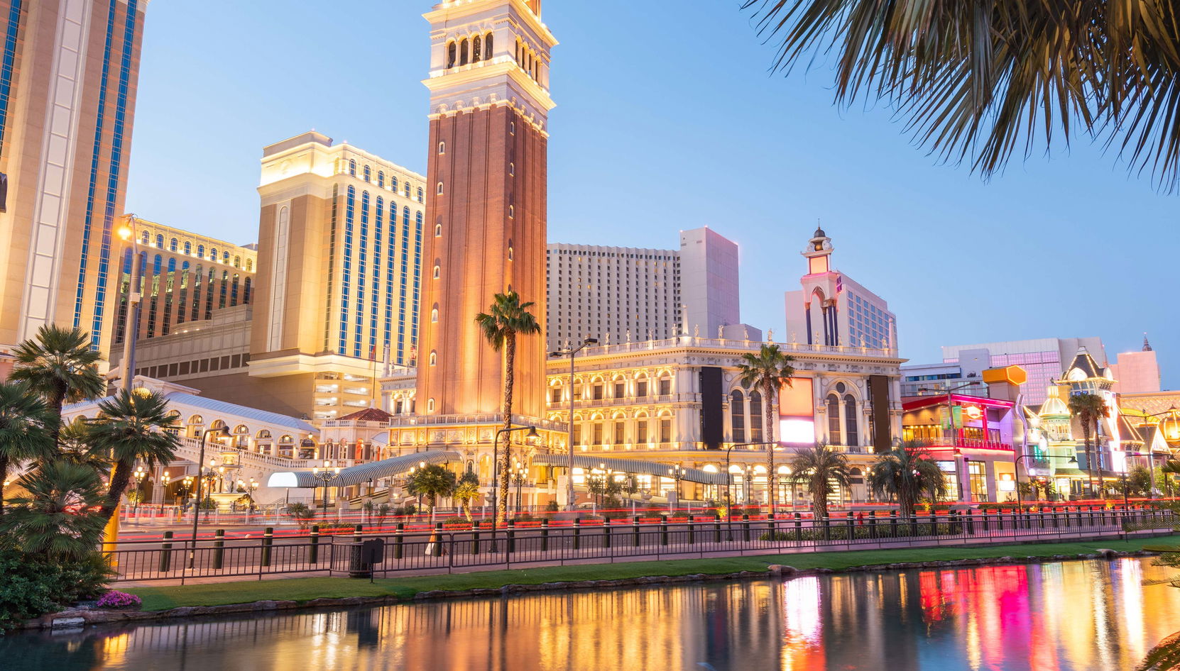 Tour serale di Las Vegas in autobus decappottabile