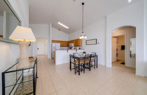 630- 3 Bedroom South facing Home with Pool Drenched in Florida Sunshine Perfect for Families - Foto 21