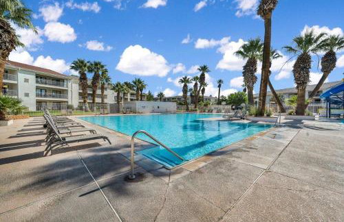 Modern Resort Condo - Pools, Courts & Scenic Views - Foto 17