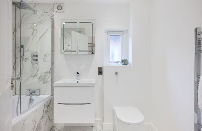 The Shepherd s Bush Wonder - Trendy 4bdr Home With Garden Terrace - Photo 29