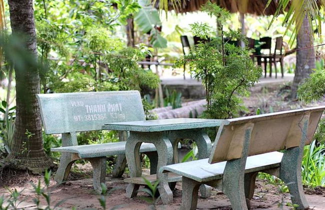 Peaceful Homestay in the Middle of Fruit Garden - Room With Four Double Beds - Foto 26