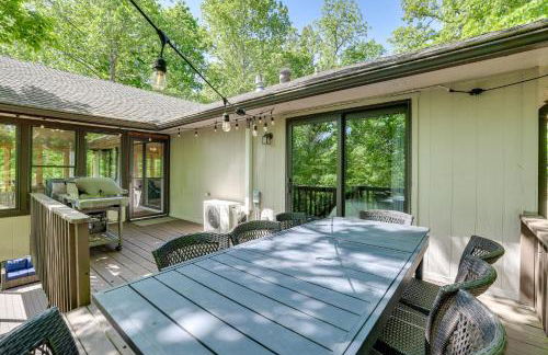 The Bella Vista Lakeside Treehouse Dock and Kayaks! - Photo 33