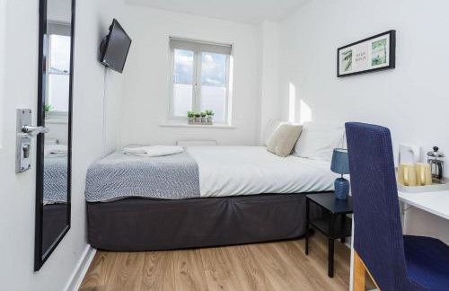 Comfortable 4 Bed Modern Townhouse with Parking - Foto 22