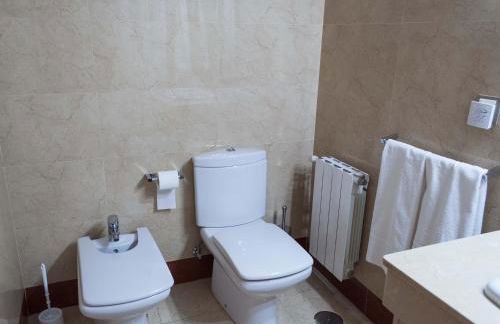 Céntrico, parking privado, al lado estación tren - Foto 11