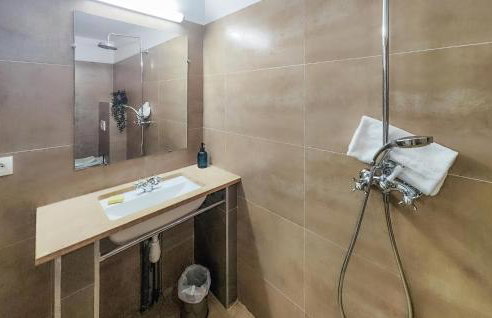 Awesome Home In Saint-Laurent-De-La-Ca - Foto 20