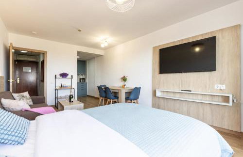 Palms & Pines Apartment, with a pool and marvellous sea view, 10 minutes to the beach - Foto 15