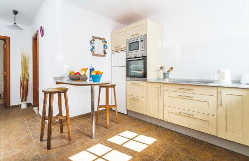 Casa Lili - Shared Pool - Close to Seafront Promenade - Sea Views from upper terrace - Foto 4