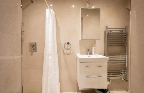 London VEGETARIAN Smoke & Pet Free En-suite with EV parking - Foto 24