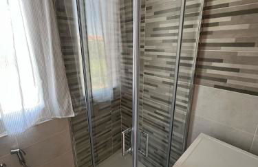 Little House - Photo 16