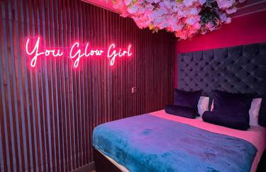 Manchester's ONLY private party suite for 12 with Makeup Room - Photo 2