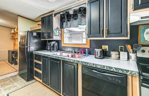 Fire Pit and Decks Creekside Cabin in Robbinsville - Foto 9