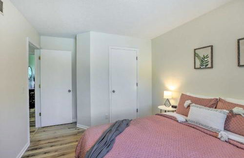 Modern Boho Gem Yard and 10 Mi to Baxter Arena - Foto 19