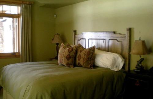 Spacious Group Lodge Rental with Hot Tub near Bozeman, Montana - Foto 3