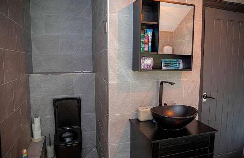 2BR Home in Manchester near Etihad Stadium with Parking - Foto 2