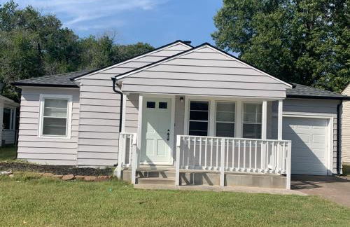 East Side 2BR - 1 BA Newly Remodeled Home - Foto 1