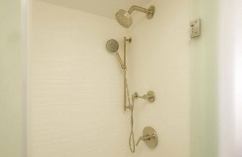 Above The Roots - Stylish 1BD on the Square - Foto 17