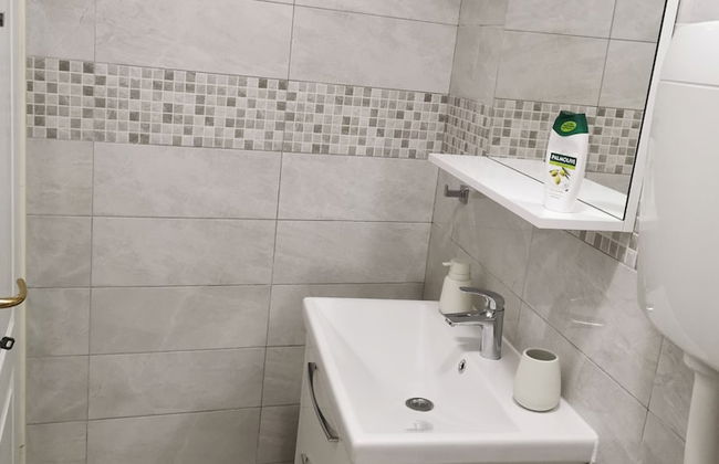 M & J Central Suites - Photo 68