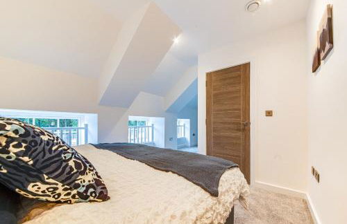 2-Bedroom Contractor Stay - Gated Parking & Fast WiFi - Photo 17