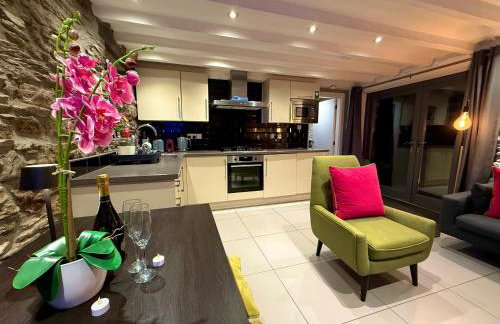 Sunridge Fishing Lodge with Hot Tub & Giant Cinema - Foto 40