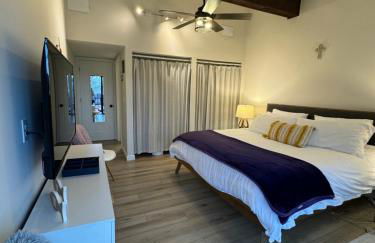 Newly Remodeled Mid-Century Modern Lake Condo - Foto 21