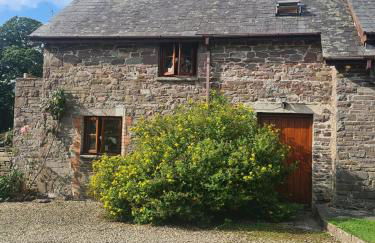 Cosy couples bolthole heart of Brecon Beacons - Photo 3