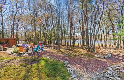 Lakefront with Beach Game Room Fire-pit and More - Foto 26