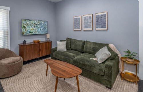 Walnut Hills, 5min to UC, Sleeps 7ppl, Lux Beds, Smart TVs - Foto 35