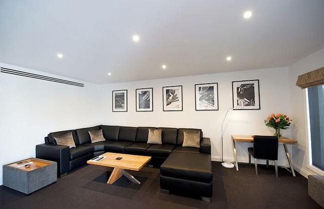 Mansi on Raymond - Photo 38