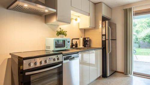 Basement Apartment w/ Hot Tub & Bombshelter! - Foto 4