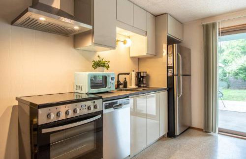 Basement Apartment w/ Hot Tub & Bombshelter! - Foto 4