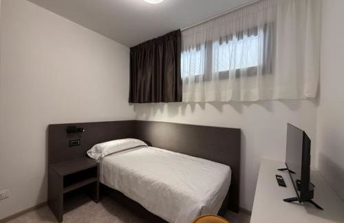 Suites Marilia Apartments Pool Side - Suite Livorno Holiday Home Group - Foto 6