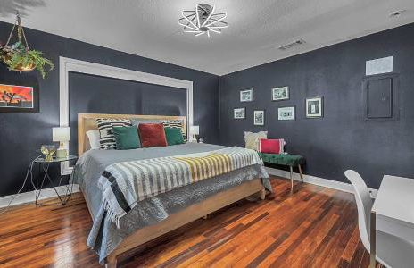 New-The Mod Poppy Large home 10 minutes from it all - Photo 42