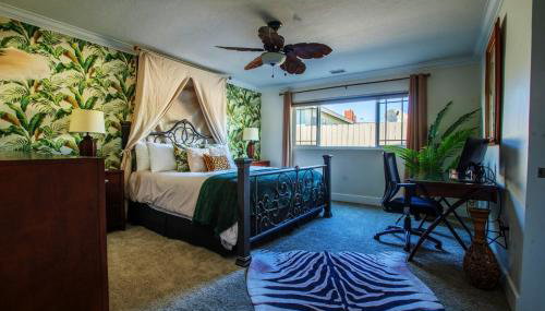 4BR Group Retreat w Golf Green, Poker & Fire Pit - Foto 5