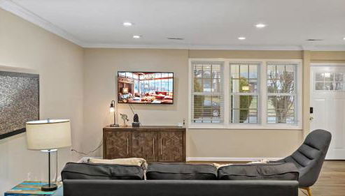 Entertaining 5 Bedrooms Luxury DC Vibe - Photo 2