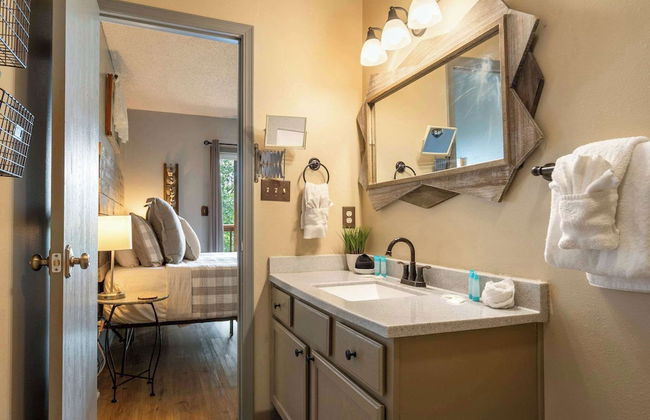 Black Bear Lodge - 1 Mile From Silver Dollar City - Photo 17