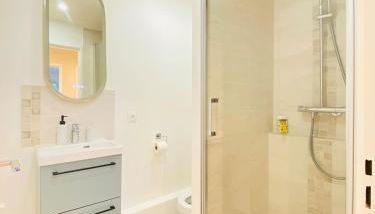 Le cocon urbain - Modern 4BR Apartment with Free Parking, High-Speed Wifi, Quick Access to A6 & N7 - Foto 5