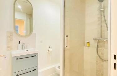 Le cocon urbain - Modern 4BR Apartment with Free Parking, High-Speed Wifi, Quick Access to A6 & N7 - Foto 5