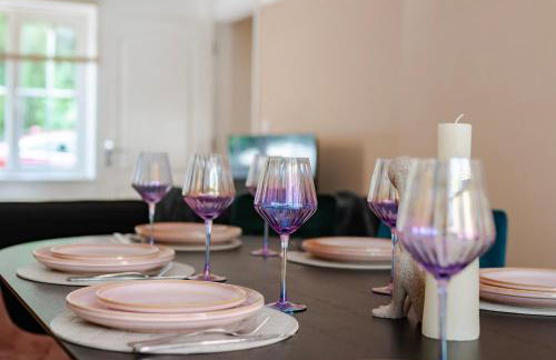 Stylish 5Bedroom Getaway in Quiet Mildenhall Area - Photo 12